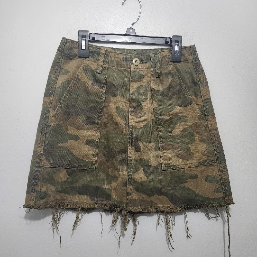 Blank NYC Women's Camouflage Mini Skirt with Frayed Hem Size 25